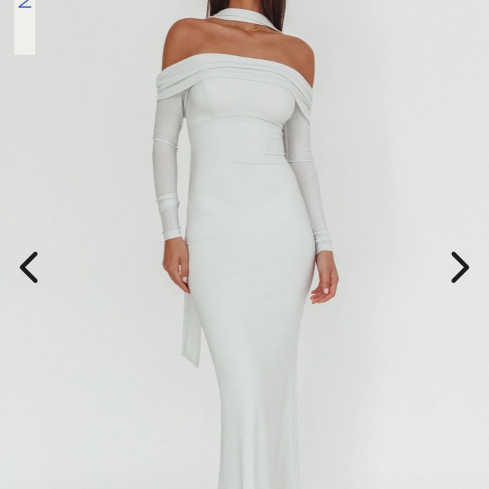 Selfie Leslie Flutters Off-Shoulder Maxi Dress & Scarf
